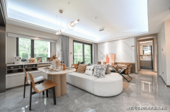 提醒“凭预定编号+联系体例核验”出格提醒：为